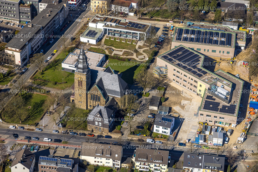 Velbert240301534 | Luftbild, Baustelle mit Neubau Grundschule zwischen Kurze Straße und Grünstraße, Hospiz Velbert, evang. Christuskirche und Gemeindehaus, Velbert, Ruhrgebiet, Nordrhein-Westfalen, Deutschland