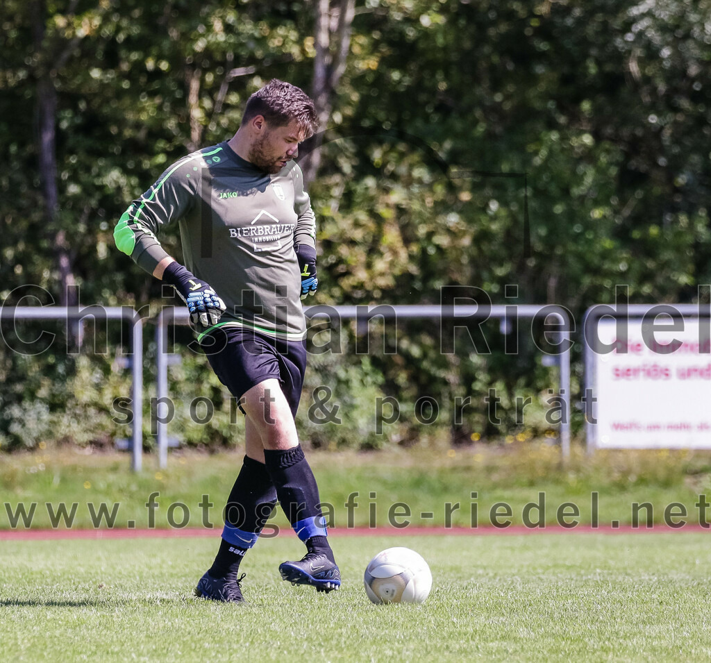 2023-09-02_041_SG_Markt_Schwaben_gegen_TSV_Hohenbrunn | Markt Schwaben, Deutschland, 02.09.2023:
Fußball, Kreisklasse 2023 / 2024, 3. Spieltag, (SG) Markt Schwaben gegen TSV Hohenbrunn, Endergebnis: 2:0

Torwart Calvin Weinert (TSV Hohenbrunn, #1)

Foto: Christian Riedel / fotografie-riedel.net