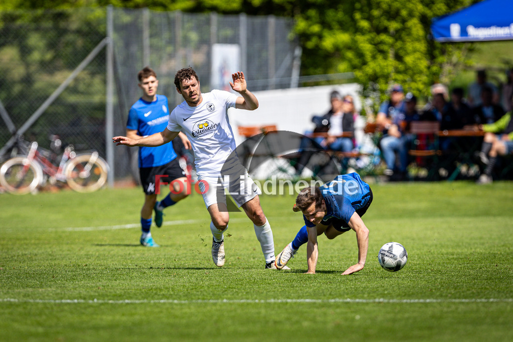 Allg. SV Habach gegen VfL Denklingen | Fußball Herren Bezirksliga Oberbayern Süd 2025/26, Allg. SV Habach gegen VfL Denklingen, 20250510,Zweikampf und Faul,2025-05-10 in Habach (Steinberg Arena), Felix HABERSETZER (Allg. SV Habach 8), Roland GEIGER (VfL Denklingen 5)Copyright: WolfgangxLindner www.foto-lindner.de
