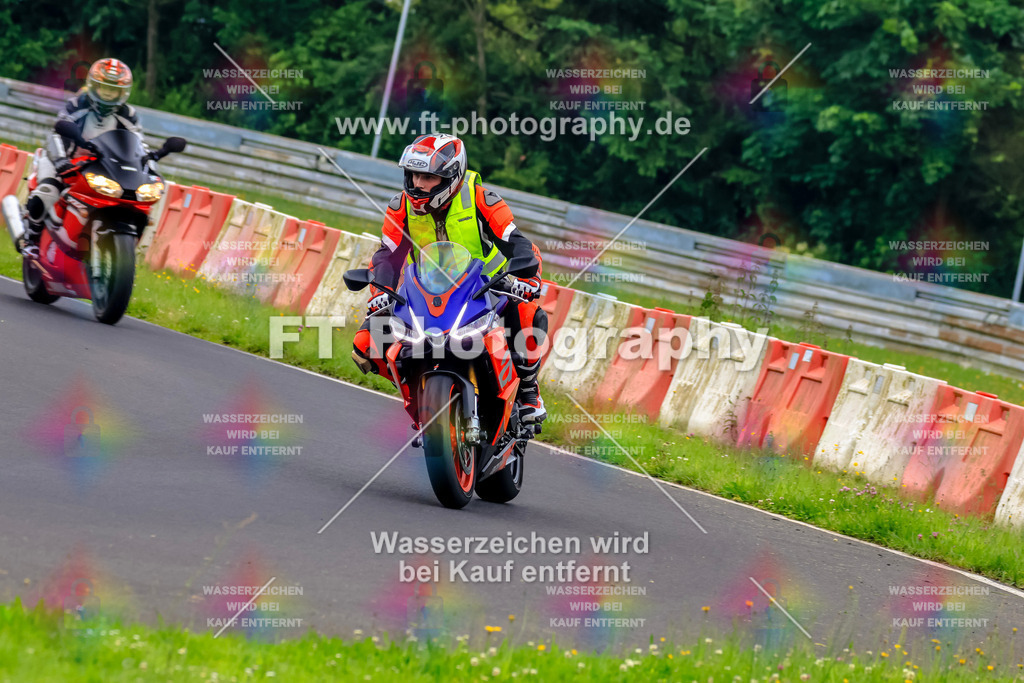 VBK-6824 | Hier findet Ihr Bilder von Touristenfahrten auf der Nürburgring Nordschleife oder von anderen Veranstaltungen die ich besucht habe. Viel Spass beim Durch Schauen 