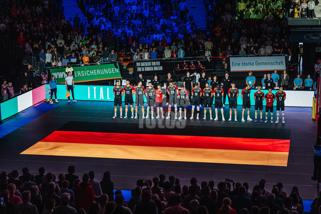Volleyball | Männer | Testspiel | Deutschland vs. Italien | 26.05.2025 | Die Deutsche Nationalmannschaft bei der Hymne