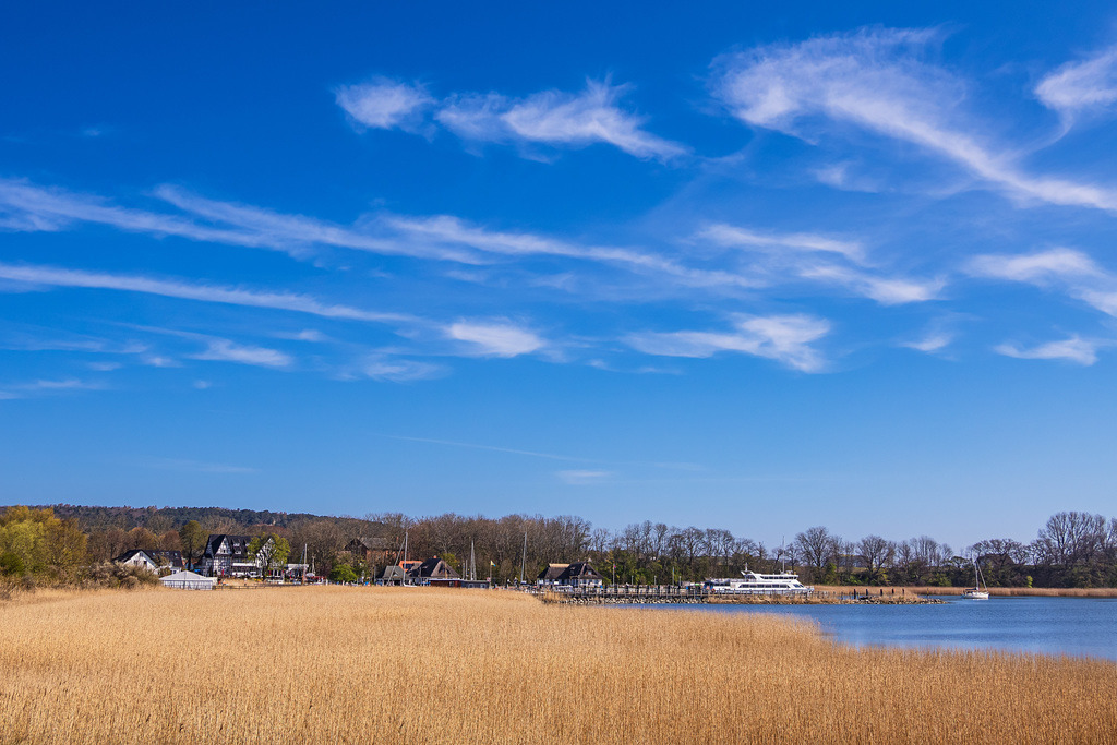 Blick auf den Hafen von Kloster auf der Insel Hiddensee | Blick auf den Hafen von Kloster auf der Insel Hiddensee.