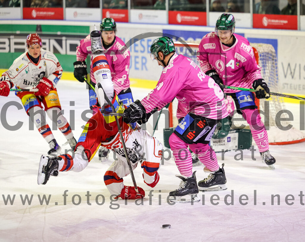 2025-10-24_069_TSV_Erding_gegen_Deggendorfer_SC | Erding, Deutschland, 24.10.2025:Eishockey, Oberliga Süd 2025 / 2026, 11. Spieltag, TSV Erding gegen Deggendorfer SC, Endergebnis: 2:4Dylan Jackson (Deggendorfer SC, #15), Maximilian Forster (Erding Gladiators, #81)Foto: Christian Riedel / fotografie-riedel.net