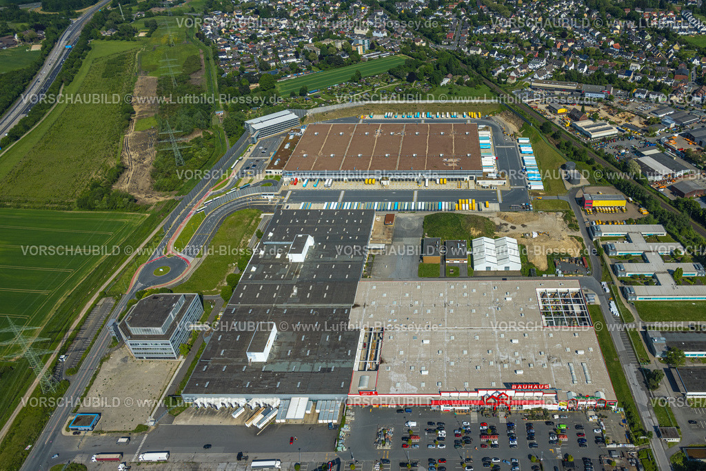 Witten240506809 | Luftbild, Gewerbegebiet Brauckstraße, Amazon Logisitk und Container Stellplatz, Bauhaus und Faiveley Transport Witten, KGV Mellmausland Kleingärtnerverein, Autobahn A44 und Bahnlinie Witten-Dortmund, rechts Stadt Witten Verwaltungsstandort Brauckstraße Flüchtlingsunterkunft, Rüdinghausen, Witten, Ruhrgebiet, Nordrhein-Westfalen, Deutschland