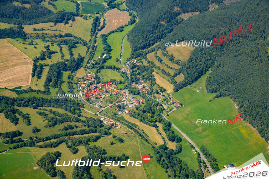 Das Luftbild zeigt : Quittelsdorf Königsee - Die Luftaufnahme wurde 2024 vom UL-Flugzeug aus erstellt ( keine Drohne ) - Hochauflösende Luftaufnahme - Für grossformatige Ausdrucke geeignet. Die Geschenkidee !Mit Lizenz und Bildrechte bestellbar