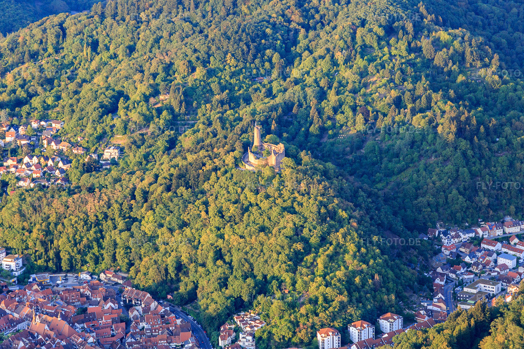 Luftbild: Burgruine Windeck Weinheim in Weinheim im Bundesland Baden-Württemberg in Deutschland. – Foto: IMG_109395.jpg vom 30.07.2018 durch Werner Riehm/FLY-FOTO.de – Auflösung des Originals: 5202 x 3468 px – Burgruine Windeck Weinheim