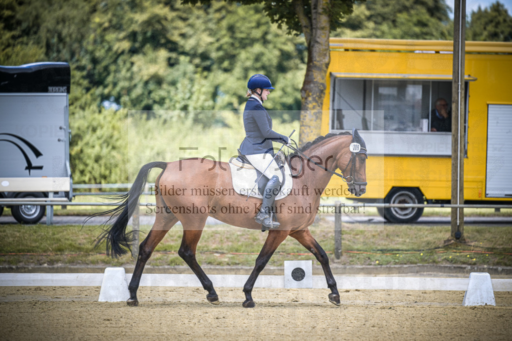DOS_3729 | Entdecke hochwertige Reitturnierfotos von Foto Oger. Professionell, emotional und authentisch – jetzt Lieblingsmomente im Shop bestellen.Deutschlandweite Turnierfotografie. - Realisiert mit Pictrs.com