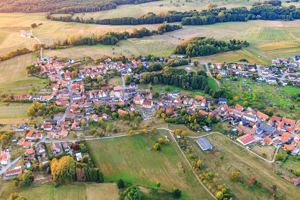 Aerial view: Griesbach district from the north in Gundershoffen in the state Bas-Rhin, France. – Photo: IMG_117771.jpg taken on 09/14/2019 by Werner Riehm/FLY-FOTO.com – Resolution of the original: 5472 x 3648 px