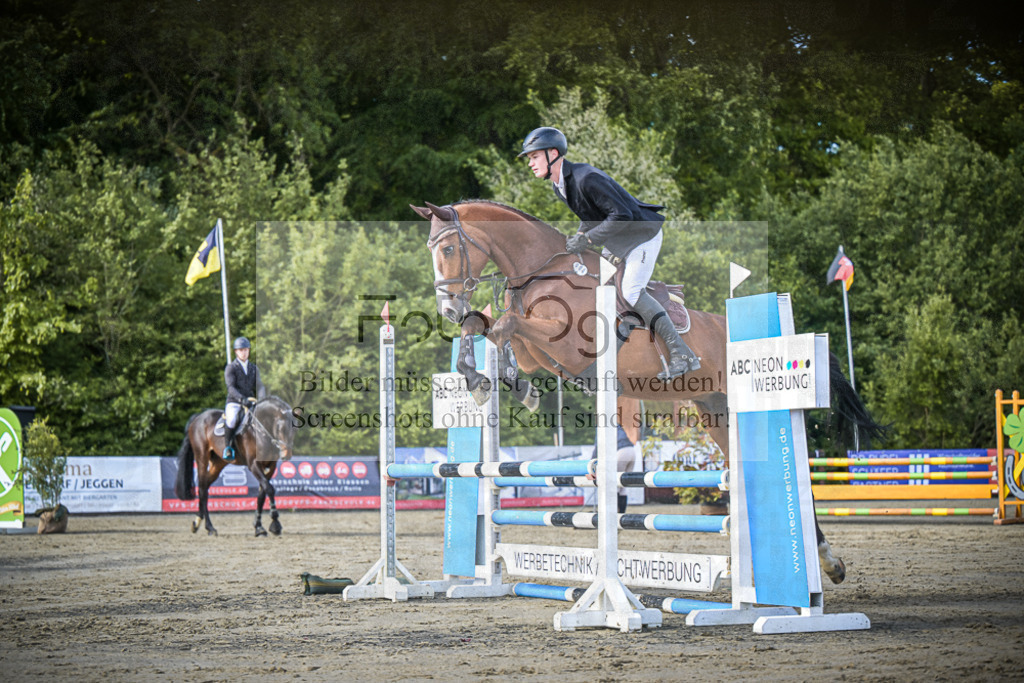 DOS_8418 | Entdecke hochwertige Reitturnierfotos von Foto Oger. Professionell, emotional und authentisch – jetzt Lieblingsmomente im Shop bestellen.Deutschlandweite Turnierfotografie. - Realisiert mit Pictrs.com