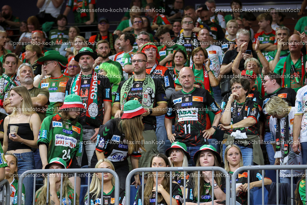 KoeEHF08062401202 | 08.06.2024, Köln, Handball, TruckScout24 EHF FINAL4, Machineseeker Champions League Men, Lanxess-Arena, Halbfinale, SC Magdeburg - Aalborg Handbold: Enttäuschte Gesichter bei den Fans vom SC Magdeburg. Die Besucher stehen traurig auf der Tribüne