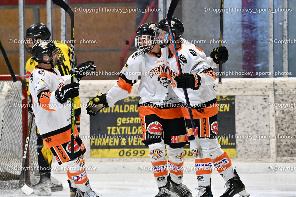 EC Hornets Spittal vs. USC Piraten Velden 18.2.2024 | #72 Wachter Daniel USC Velden, #5 Ofner Niklas USC Velden, #9 Ban Christian USC Velden, EC Hornets Spittal vs. USC Piraten Velden 18.2.2024, EC Hornets Spittal vs. USC Piraten Velden 18.2.2024 am 18.02.2024 in Spittal an der Drau (Eissportzentrum Spittal), Austria, (Photo by Bernd Stefan)