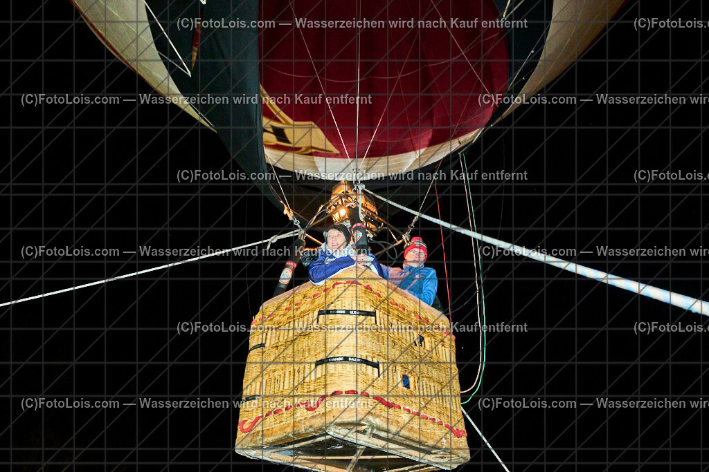 ALP5403_Nacht der Ballone_Ballonclub Oetscherland | NACHT DER BALLONE in Lackenhof am Ötscher, Sa 28. Dezember 2024.Mit einer Schauübung der Bergrettung Lackenhof, dem Ballonclub Ötscherland und den Gaminger Ötscherteufeln unter Zusammenarbeit mit der FF Lackenhof, dem Musikverein, dem Pensionistenverband, dem CampingClub, der Schirmbar und Konditorei Czihak, der Fuchswaldhütte und der Pizzeria Venezia, die für die Verköstigung sorgten, sowie der Ötscherliftgesellschaft, der Gemeinde Gaming und dem Ötscher-Tourismusverband.