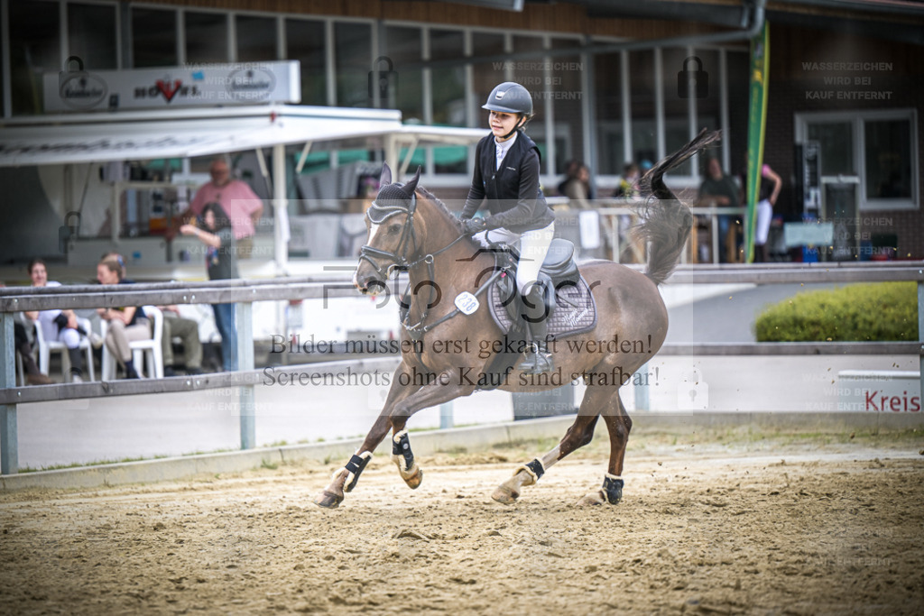 DOS_6947 | Entdecke hochwertige Reitturnierfotos von Foto Oger. Professionell, emotional und authentisch – jetzt Lieblingsmomente im Shop bestellen. - Realisiert mit Pictrs.com