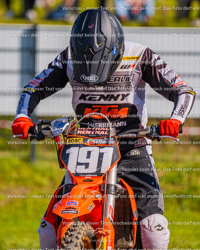 09_21_LM_Schenkenhorst-9088 | Sportfotografin aus Berlin-Brandenburg mit Fokus auf Motocross. Ich halte deine sportliche Leistung und echte Emotionen auf und neben der Strecke professionell fest. Entdecke die Fotos von deinem Rennen und bestelle sie direkt hier im Shop.