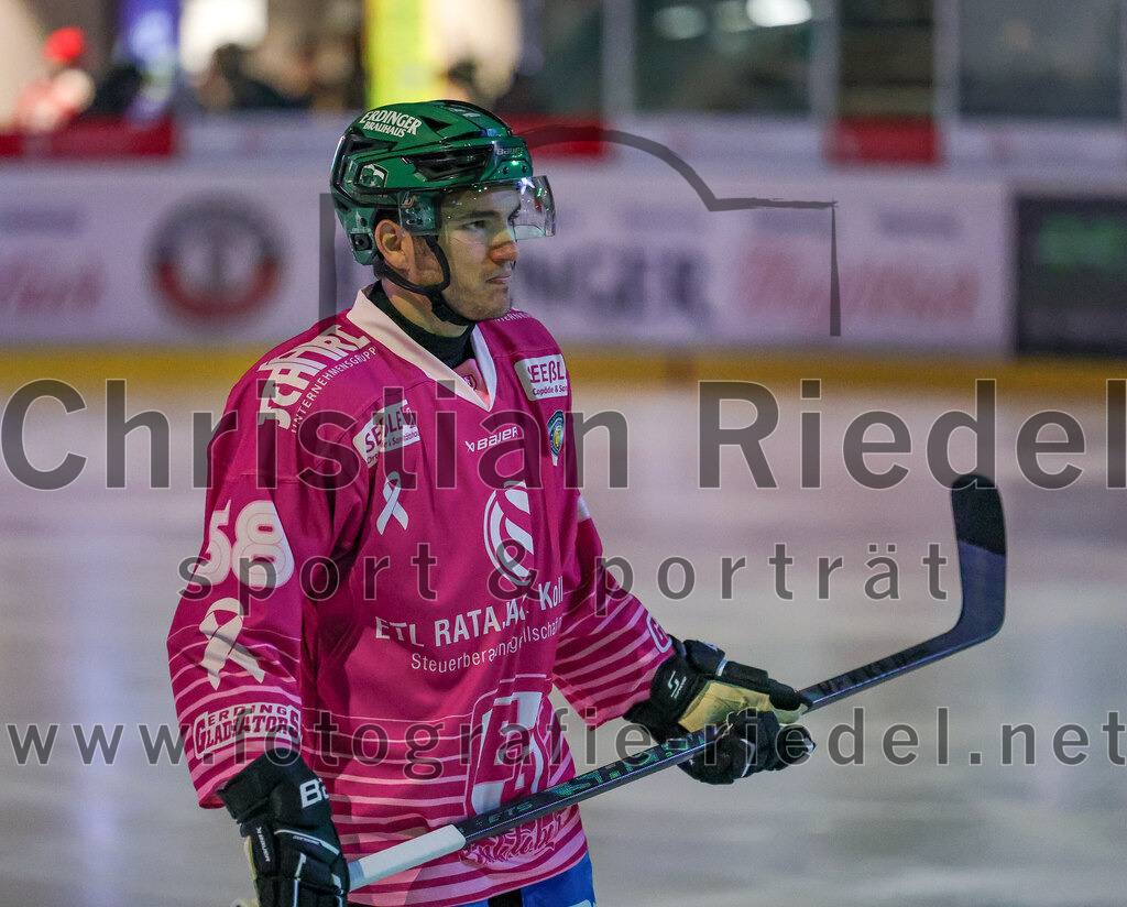 2025-10-24_013_TSV_Erding_gegen_Deggendorfer_SC | Erding, Deutschland, 24.10.2025:Eishockey, Oberliga Süd 2025 / 2026, 11. Spieltag, TSV Erding gegen Deggendorfer SC, Endergebnis: 2:4Paul Pfenninger (Erding Gladiators, #58)Foto: Christian Riedel / fotografie-riedel.net