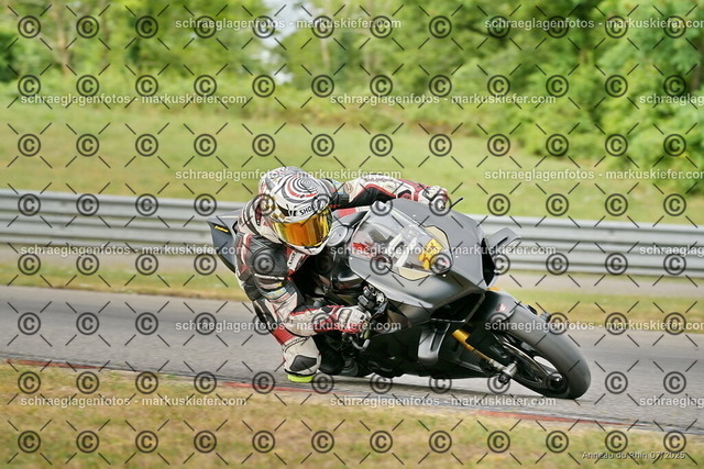 25bt05-0058 | markuskiefer.com - Realisiert mit Pictrs.com