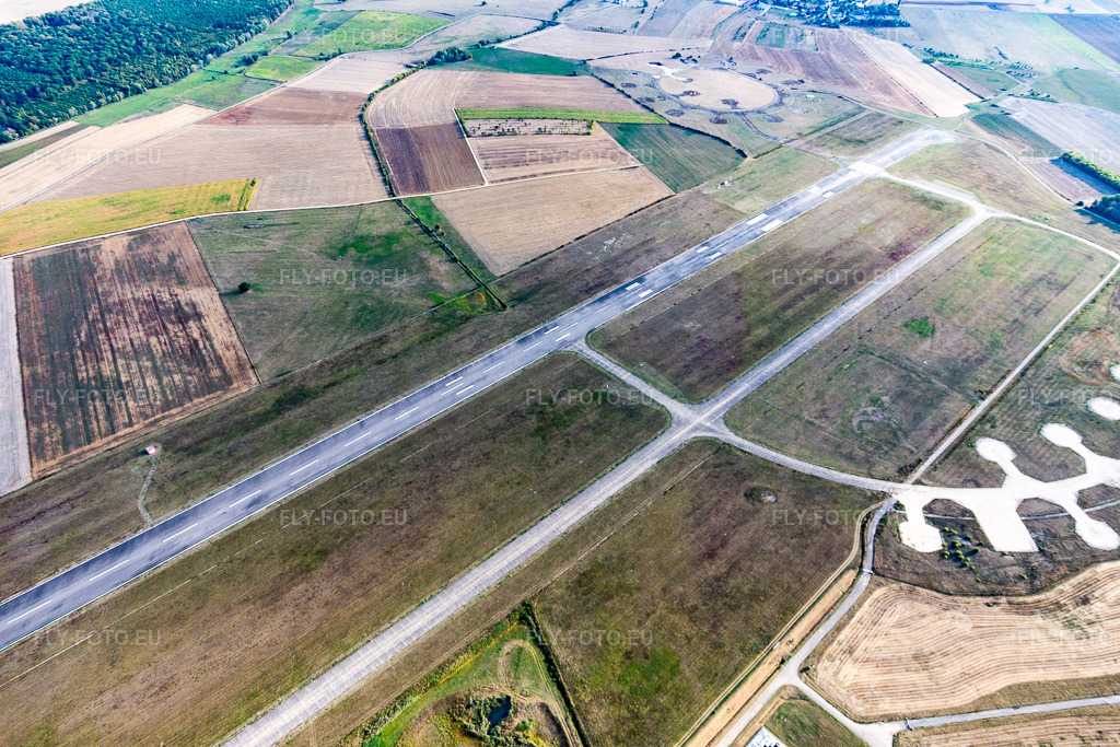 Vue aérienne: Aéroport d'Épinal-Mirecourt à Juvaincourt dans le département Vosges, France. Photo: IMG_118475.jpg prise le 16/09/2019 par Werner Riehm/FLY-FOTO.eu – Résolution de l'original: 5472 x 3648 px