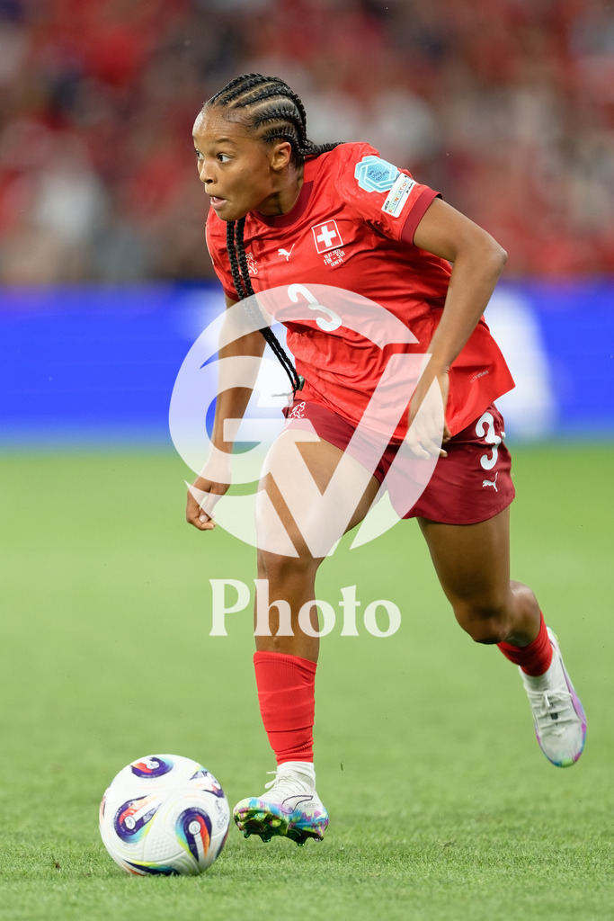 Finland v Switzerland: UEFA Women's EURO 2025 Group A | GENEVA, SWITZERLAND - JULY 10: Leila Wandeler of Switzerland runs with the ball during the UEFA Women's EURO 2025 Group A match between Finland and Switzerland at Stade de Geneve on July 10, 2025 in Geneva, Switzerland. (Photo by Giuseppe Velletri/Sports Press Photo/Getty Images)