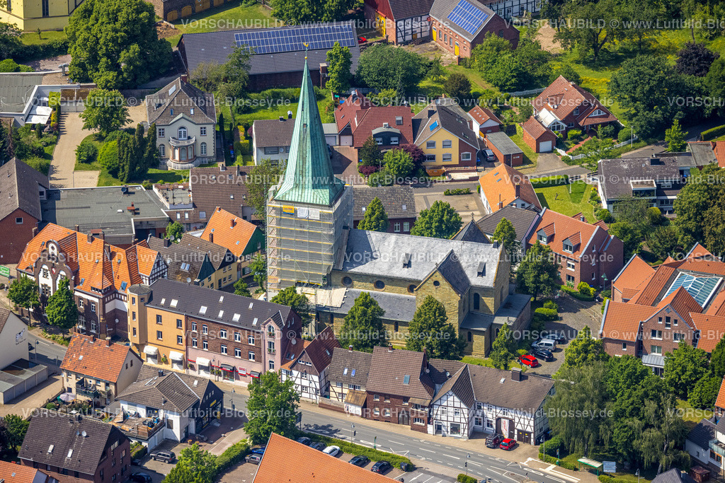 Hamm220504223 | Luftbild, Kirchturm Renovierung  der kath. Kirche St. Regina, Rhynern, Hamm, Ruhrgebiet, Nordrhein-Westfalen, Deutschland