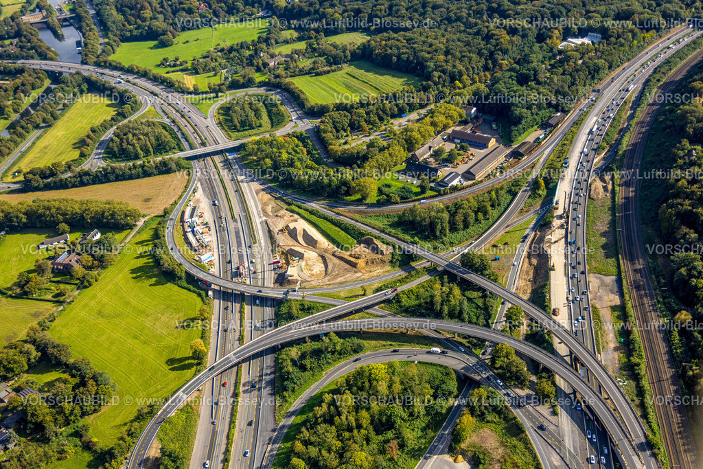 Duisburg241004550 | Luftbild, Großbaustelle Autobahnkreuz Kaiserberg der Autobahnen A40 und A3, Autobahnbrücken, Duissern, Duisburg, Ruhrgebiet, Nordrhein-Westfalen, Deutschland