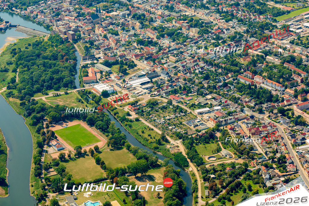 Übersichts Bild Calbe - Die Luftaufnahme wurde 2025 vom UL-Flugzeug heraus erstellt ( keine Drohnenaufnahme ) - Hochauflösende Luftaufnahme - für Wandbilder und großformatige Ausdrucke geeignet. Das besondere Geschenk!Hier alle&nbsp;Infos zur Lizenzierung der LuftaufnahmeWir fliegen auch dieses Jahr wieder in Ihre Region um Luftbilder zu erstellen.- Luftbild anfragen