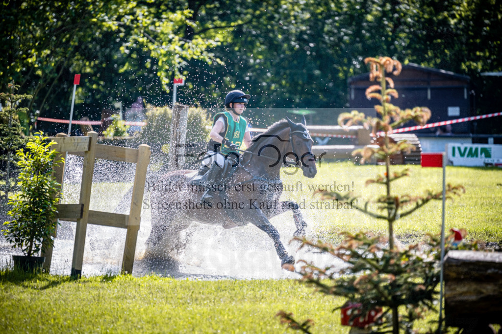 Vielseitigkeitsturnier Melle Oldendorf | Entdecke hochwertige Reitturnierfotos von Foto Oger. Professionell, emotional und authentisch – jetzt Lieblingsmomente im Shop bestellen.Deutschlandweite Turnierfotografie. - Realisiert mit Pictrs.com