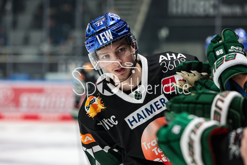 Augsburger Panther - Duesseldorfer EG | Marcel BARINKA (AEV #71) freut sich ueber sein Tor zum 1-3