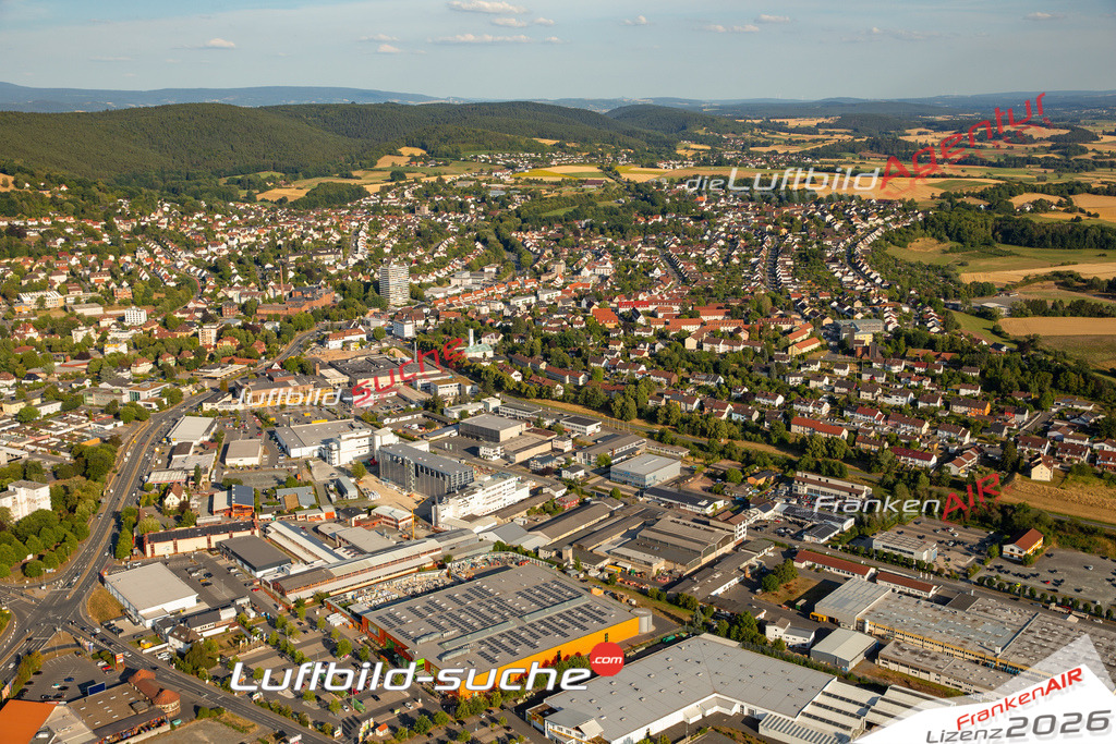 Das Luftbild zeigt : Gewerbegebiet Kulmbach - Die Luftaufnahme wurde 2023 vom UL-Flugzeug aus erstellt ( keine Drohne ) - Hochauflösende Luftaufnahme - Für grossformatige Ausdrucke geeignet. Die Geschenkidee !Mit Lizenz und Bildrechte bestellbar