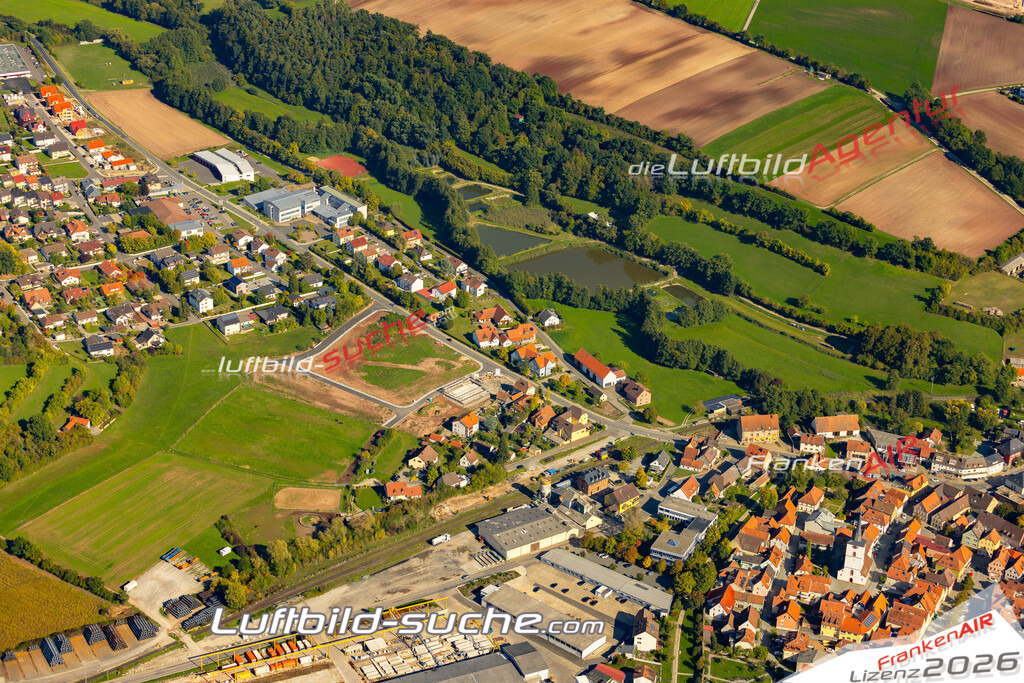 Das Luftbild der Stadt Schlüsselfeld wurde 2022 vom Flugzeug heraus erstellt (keine Drohnen-Aufnahmen) Aufnahmehöhe ca.450 Meter- hohe Bildauflösung und Druck-Qualität. Garantiert!