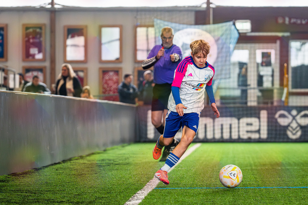 _BLR9895 | Professionelle Fußball- und Sportfotografie. Spielbilder online ansehen und kaufen – Einzelbilder oder komplette Galerien in hoher Qualität. - Realisiert mit Pictrs.com