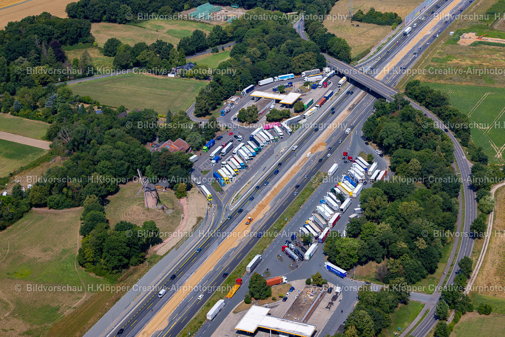 Lufbilder Krefeld-5566 | Luftbild Autobahn- Baustelle zum Ausbau und zur Spur- Erweiterung im Streckenverlauf der BAB A57 in Krefeld im Bundesland Nordrhein-Westfalen, Deutschland. - Realisiert mit Pictrs.com