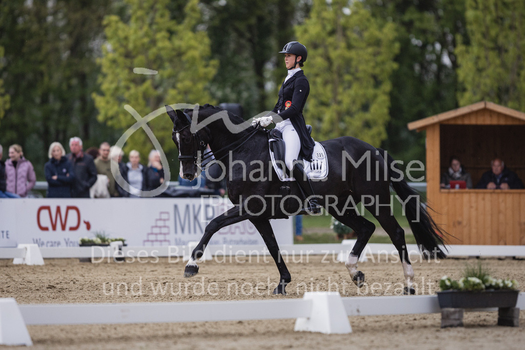 230429_Dressurfestival_S3St-252 | Deine schönsten Turniermomente als professionelle Fotos! Entdecke hochwertige Pferdesport-Fotografie im Online-Shop. Jetzt Fotos finden & bestellen!