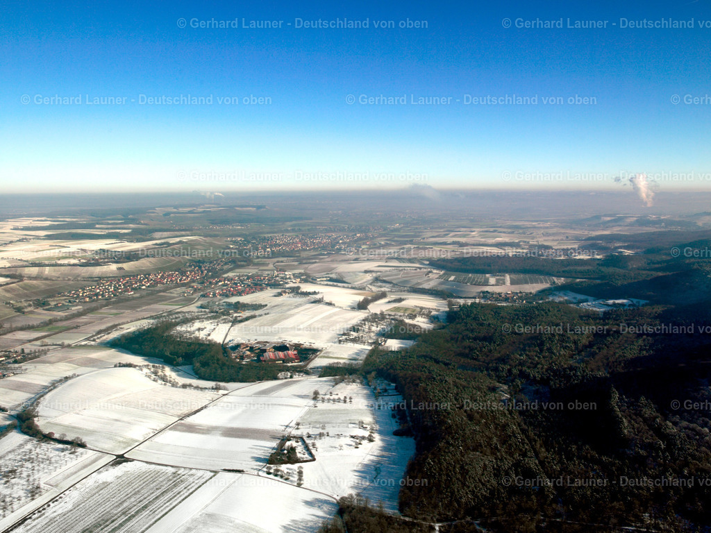 2550110 | Blick über die winterliche Landschaft nördlich des Naturparks Stomberg-Heuchelberg in Richtung Osten