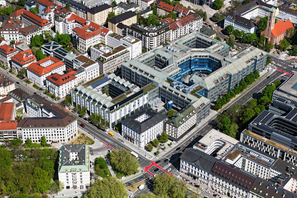 dr__0063452.jpg | MüNCHEN 29.04.2025 Bürogebäude des Verwaltungs- und Geschäftshauses mit der "Bayerische Landesbank" und der historischen Sehenswürdigkeit der "Gestapo-Zentrale" an der Brienner Straße im Ortsteil Maxvorstadt in München im Bundesland Bayern, Deutschland. Weiterführende Informationen bei: Bayerische Landesbank - Anstalt des öffentlichen Rechts - Marketing. // Office building with the "Bayerische Landesbank" and the historical sight of the Gestapo headquarters on Brienner Strasse in the district Maxvorstadt in Munich in the state Bavaria, Germany. Further information at: Bayerische Landesbank - Anstalt des oeffentlichen Rechts - Marketing. Foto: Daniel Reiter