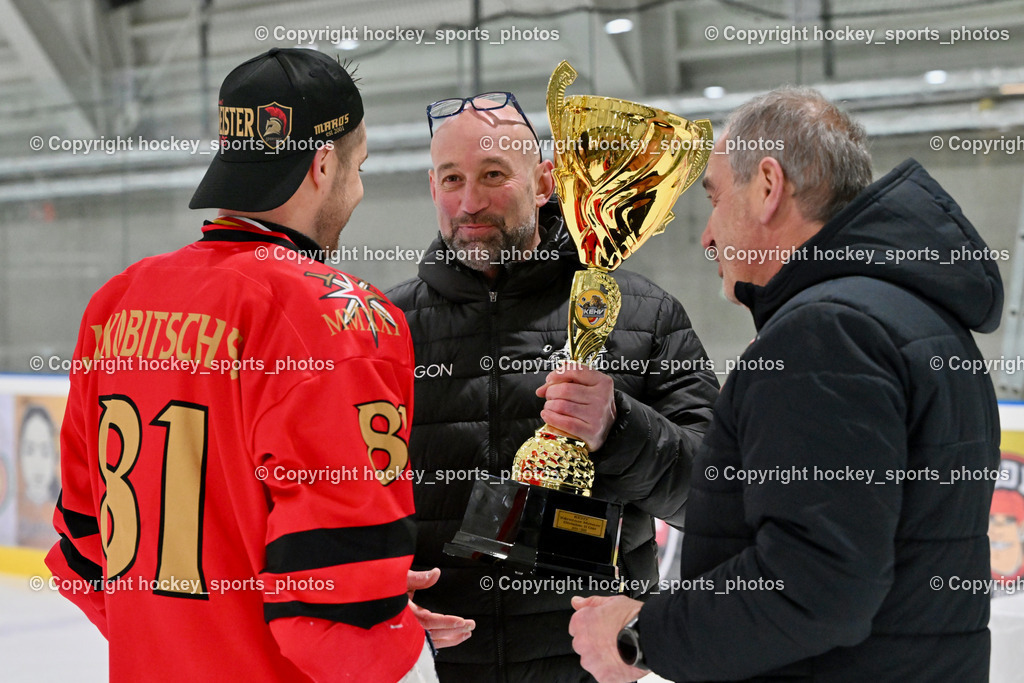 Lendhafen Seelöwen vs. Spartans Althofen | Siegerehrung, #81 Jakobitsch Silvio Spartans Althofen, Vizepräsident KEHV Herbert Hohenberger, Meister Pokal, Lendhafen Seelöwen vs. Spartans Althofen, Lendhafen Seelöwen vs. Spartans Althofen am 14.02.2025 in Ferlach (HTC Eishalle Ferlach), Austria, (Photo by Bernd Stefan)