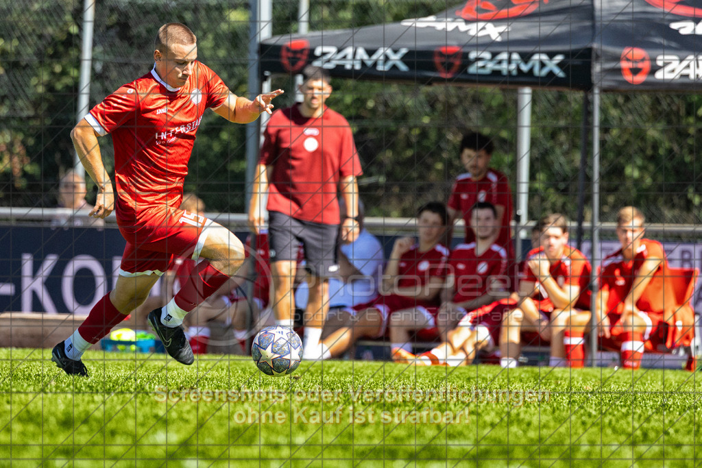 20260906_133644_0172-Bearbeitet_(c)_by_PhotoPeet | #,1.FC Donzdorf II (rot) vs. SGM Jebenhausen-Bezgenriet (weiß), Fußball, Kreisliga A3 - Bezirk Neckar/Fils, 02. Spieltag, Saison 2026/2027, Rasenplatz Lautertal Stadion, Süßener Straße 16, 73072 Donzdorf, 06.09.2026 - 13:00 Uhr,Foto: PhotoPeet / Sport- &amp; Eventfotografie / Peter Harich