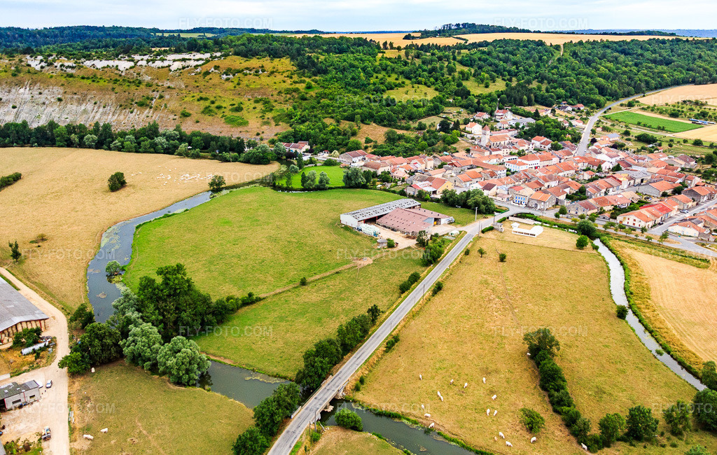 Aerial view: La Trie from the south in Pagny-la-Blanche-Côte in the state Meuse, France. – Photo: IMG_083569.jpg taken on 07/13/2015 by Werner Riehm/FLY-FOTO.com – Resolution of the original: 5311 x 3373 px