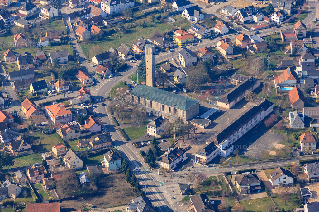 Vue aérienne: Groupe scolaire Ill au Rhin et Paroisse Catholique St Nazaire et Celse à Gambsheim dans le département Bas Rhin, France.Photo: IMG_62886.jpg prise le 09/03/2014 par Werner Riehm/FLY-FOTO.euRésolution de l'original: 4752 x 3168 pxHONAU.FREE.FR