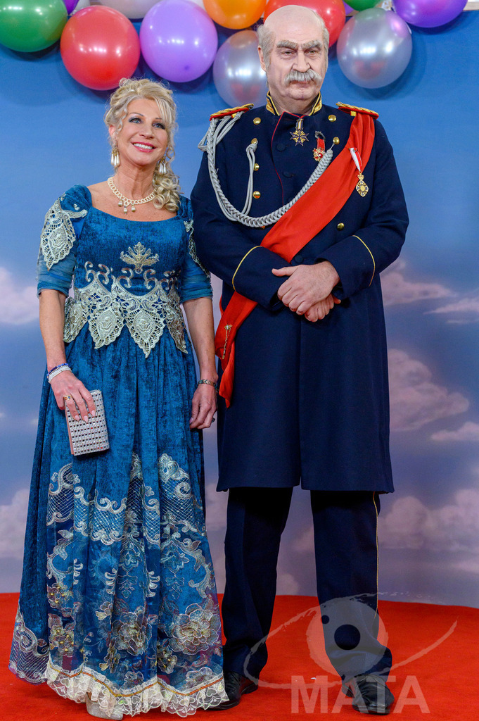 _DWA1651 | Ministerpräsident Markus Söder als Otto von Bismarck mit Frau Karin Baumüller-Söder bei der TV-Sendung Fastnacht in Franken 2024. Veitshöchheim, 02.02.2024 Bayern Deutschland - Realized with Pictrs.com