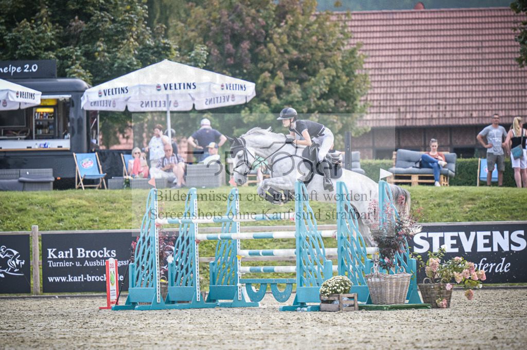 DOS_3211 | Entdecke hochwertige Reitturnierfotos von Foto Oger. Professionell, emotional und authentisch – jetzt Lieblingsmomente im Shop bestellen.Deutschlandweite Turnierfotografie. - Realisiert mit Pictrs.com