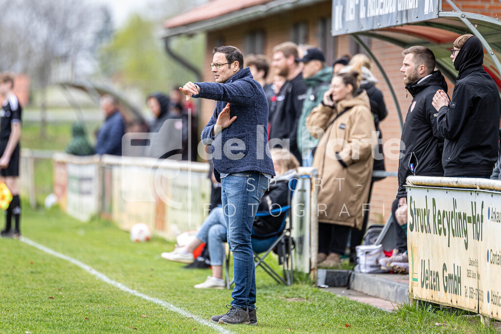 Oetzen - Kröger_ Karsten (TR) vs Römstedt II 190426 dlP | immodelaporte-sportfotos - Realisiert mit Pictrs.com