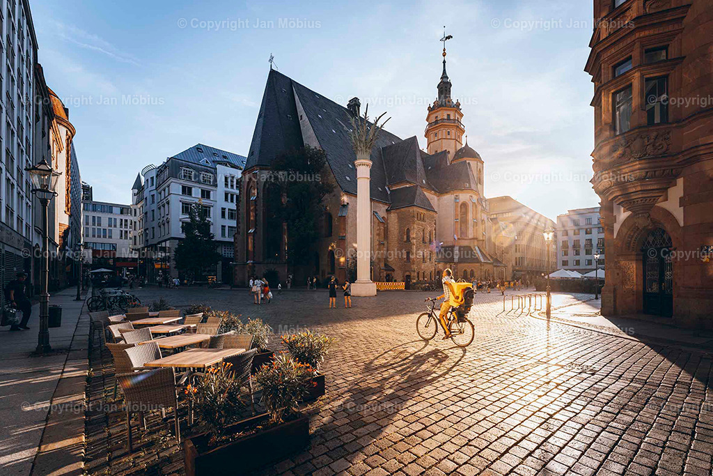 Nikoleikirche | Die Nikoleikirche ist eine der bedeutendsten Kirchen Deutschlands – bekannt für ihre eindrucksvolle Architektur, ihre bewegte Geschichte und als Ort kultureller sowie spiritueller Begegnungen. Entdecken Sie spannende Fakten, aktuelle Veranstaltungen und die faszinierende Historie dieses einzigartigen Sakralbaus. - Realisiert mit Pictrs.com