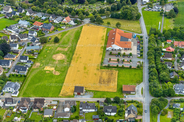 Warstein240713223 | Luftbild, Combi Verbrauchermarkt und Wiesenfläche, Warstein, Sauerland, Nordrhein-Westfalen, Deutschland