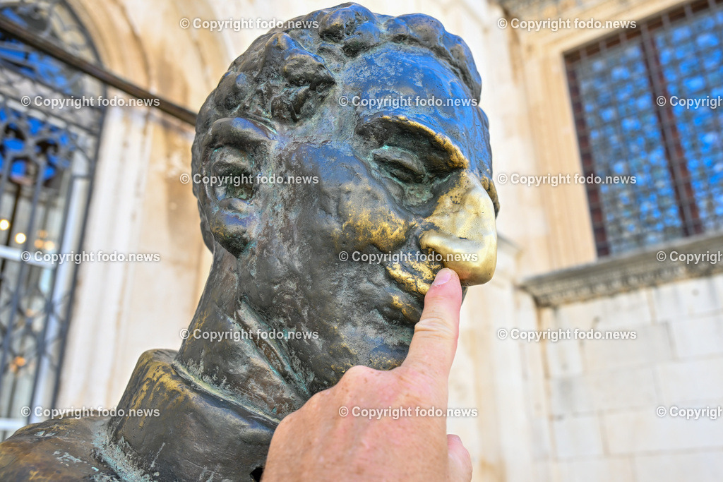 Kroatien_ Dubrovnik_ 11.10.2023-144 | 11.10.2023, Kroatien, HRV, Dubrovnik im Bild Gastronomie, Tourismus, Touristen, Sehenswuerdigkeiten, Stadtansichten



eine Stadt im suedlichen Kroatien an der Adriakueste in der Gespannschaft Dubrovnik-Nereveta. Die Altstadt wurde im Jahr 1979 von der UNESCO in die Liste des Weltkulturerbes aufgenommen.