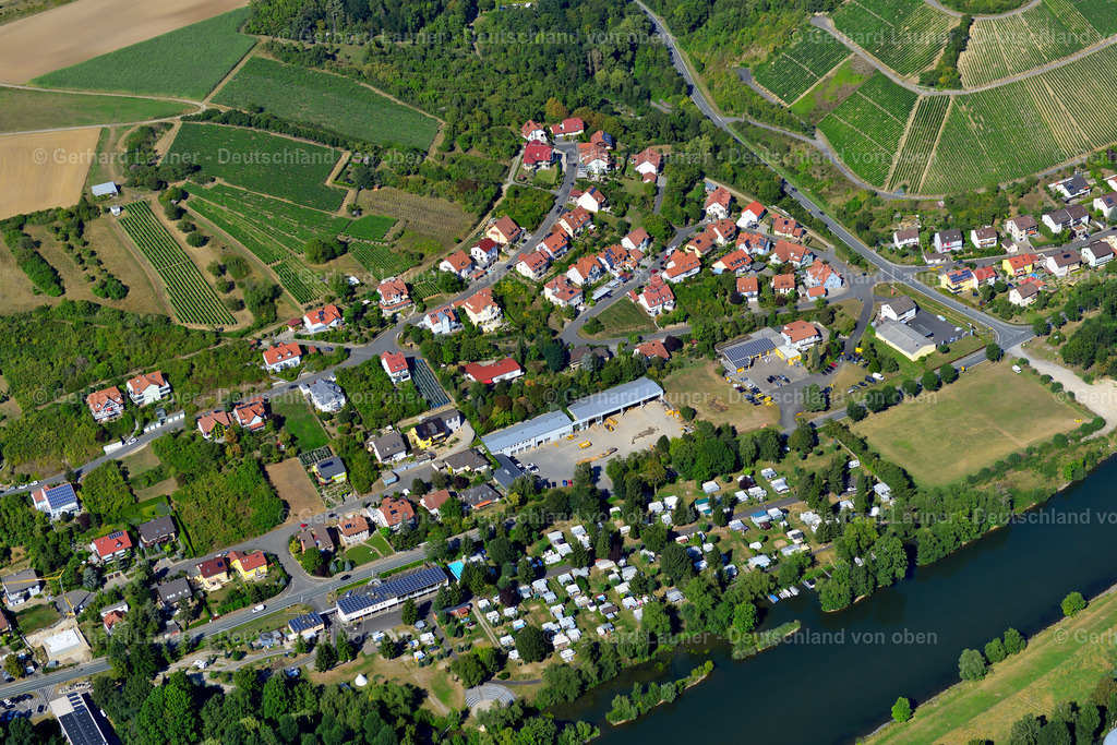 3650354 | KLEINOCHSENFURT 31.08.2016 Wohngebiet - Mischbebauung der Mehr- und Einfamilienhaussiedlung  in Kleinochsenfurt im Bundesland Bayern, Deutschland // Residential area - mixed development of a multi-family housing estate and single-family housing estate  in Kleinochsenfurt in the state Bavaria, Germany Foto: Gerhard Launer