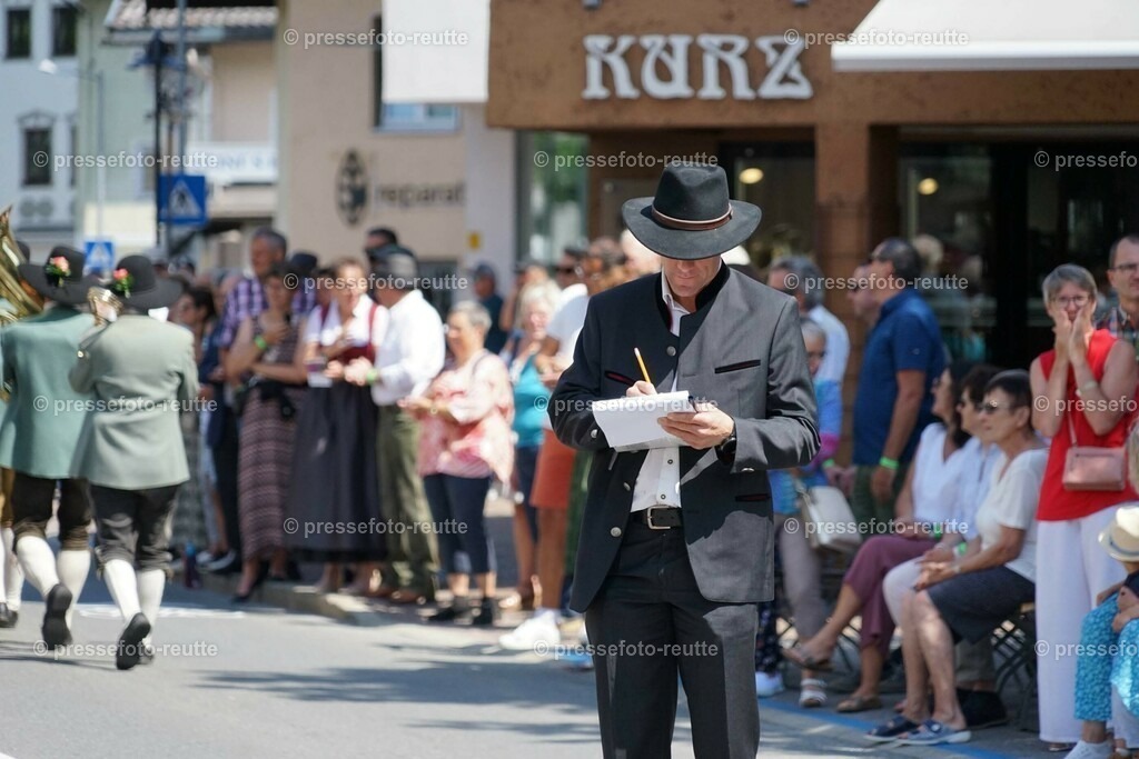 00-BEWERTER-Bundesmusikfest-2023-Juni16-Reutte-DSC06370 | Info aus dem Bezirk Reutte/Ausserfern Tirol sowie eine umfangreiche Bilddatenbank über die gesamte Region: Lechtal, Talkessel Reutte, Tannheimertal, Zwischentoren. Lech, Plansee, Zugspitze, Grenztunnel, B179, Fernpassstraße, Verkehr, Lawinen, Tradition, - Realisiert mit Pictrs.com