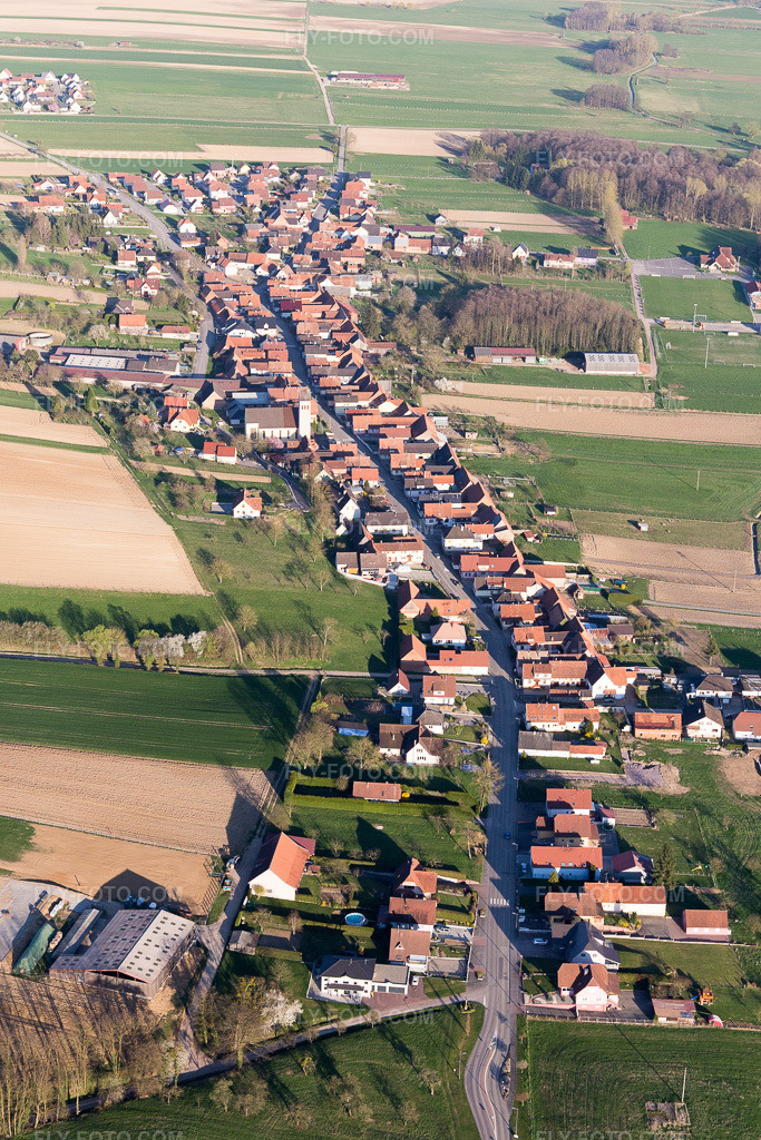 Aerial view: View of the town in Oberrœdern in the state Bas-Rhin, France.Photo: IMG_097805.jpg taken on 03/27/2017 by Werner Riehm/FLY-FOTO.comResolution of the original: 3648 x 5472 px