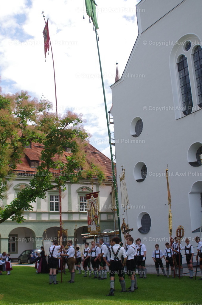 IMGP7034 | fotografiert von Axel PollmannLeonhardi Wallfahrt Benediktbeuern und Murnau, Fronleichnam, Fasching, Landschaft im Loisachtal und Benediktbeuern  - Realisiert mit Pictrs.com