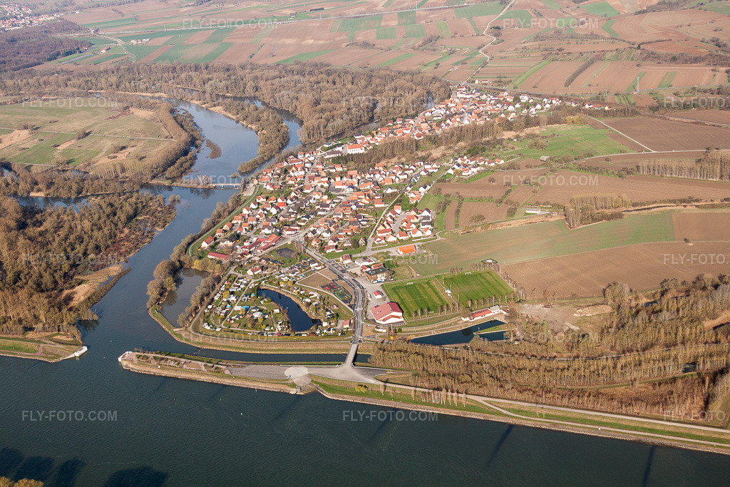 Aerial view: Riverbanks along the mouth of the Sauer in Munchhausen in the state Bas-Rhin, France.Photo: IMG_25583.jpg taken on 04/02/2010 by Werner Riehm/FLY-FOTO.comResolution of the original: 4752 x 3168 px