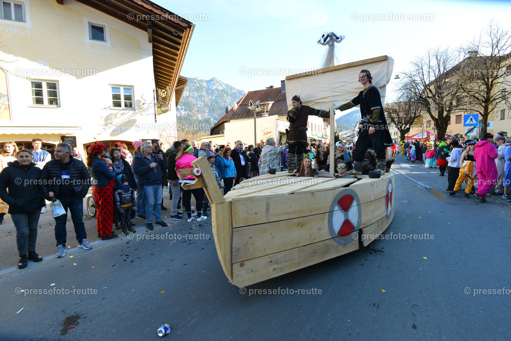 news-2023-Feb16-Unsinniger_Fasching_Reutte-nik-WTV_7374 | Info aus dem Bezirk Reutte/Ausserfern Tirol sowie eine umfangreiche Bilddatenbank über die gesamte Region: Lechtal, Talkessel Reutte, Tannheimertal, Zwischentoren. Lech, Plansee, Zugspitze, Grenztunnel, B179, Fernpassstraße, Verkehr, Lawinen, Tradition, - Realisiert mit Pictrs.com